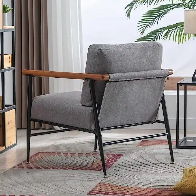 Fauteuil simple et confortable rembourré pour salon