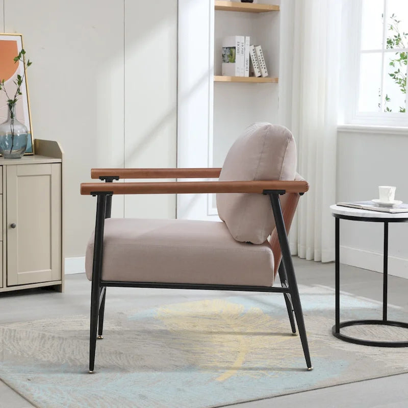 Fauteuil simple et confortable rembourré pour salon