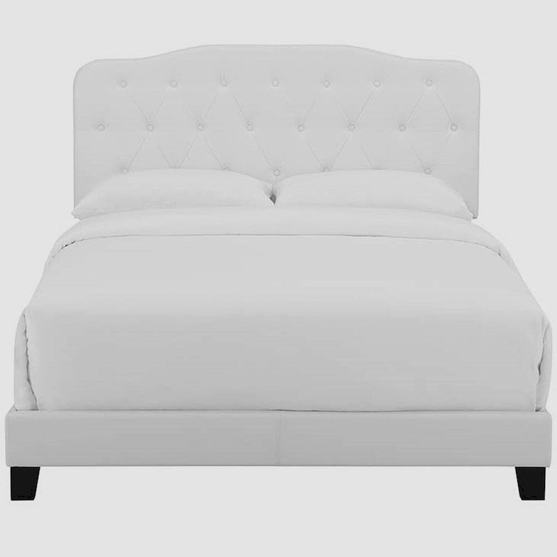 Lit plate-forme double en cuir blanc avec tête de lit capitonnée