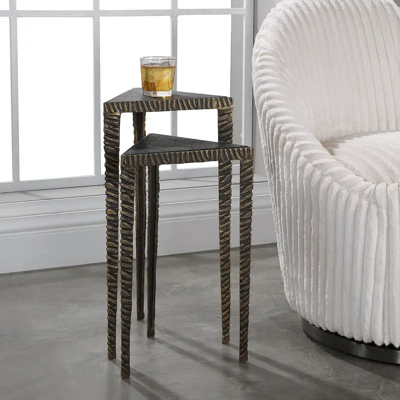 Table d'appoint triangulaire