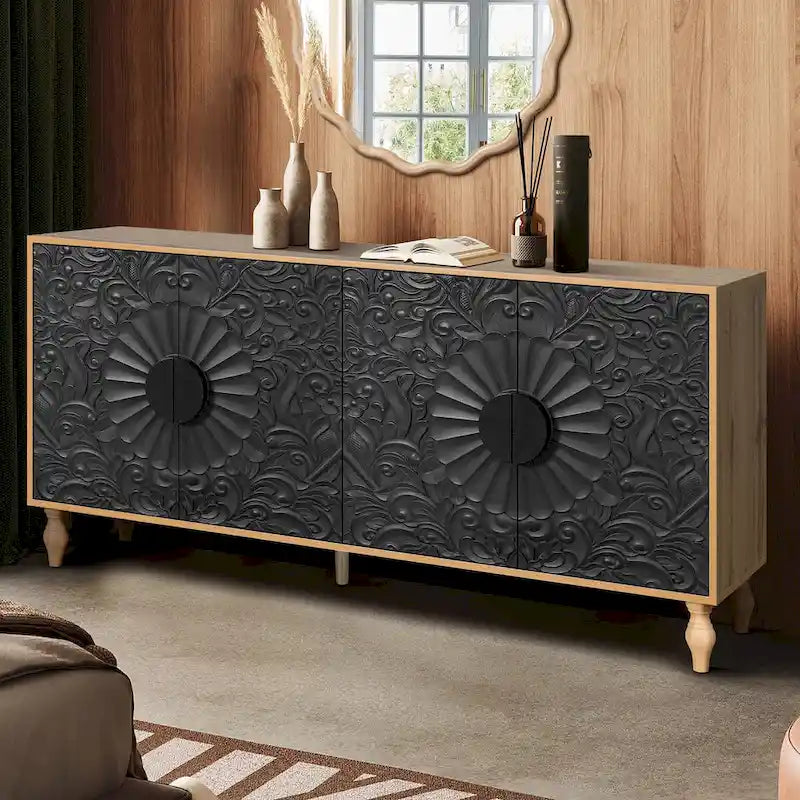 Enfilade avec portes à motif symétrique sculpté